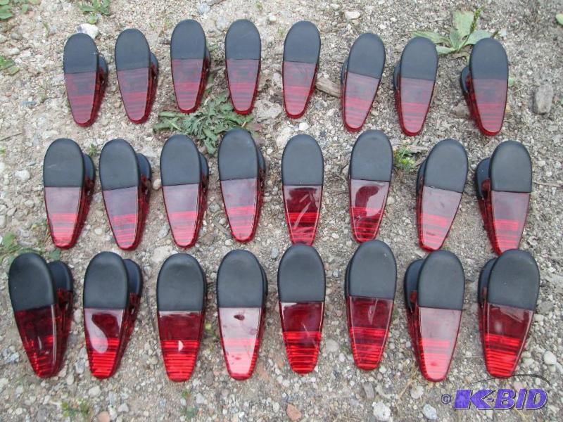 lof of 24 magnetic clips...
