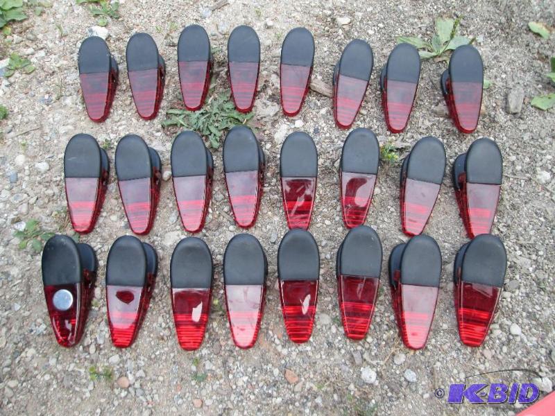 lot of 24 magnetic clips...