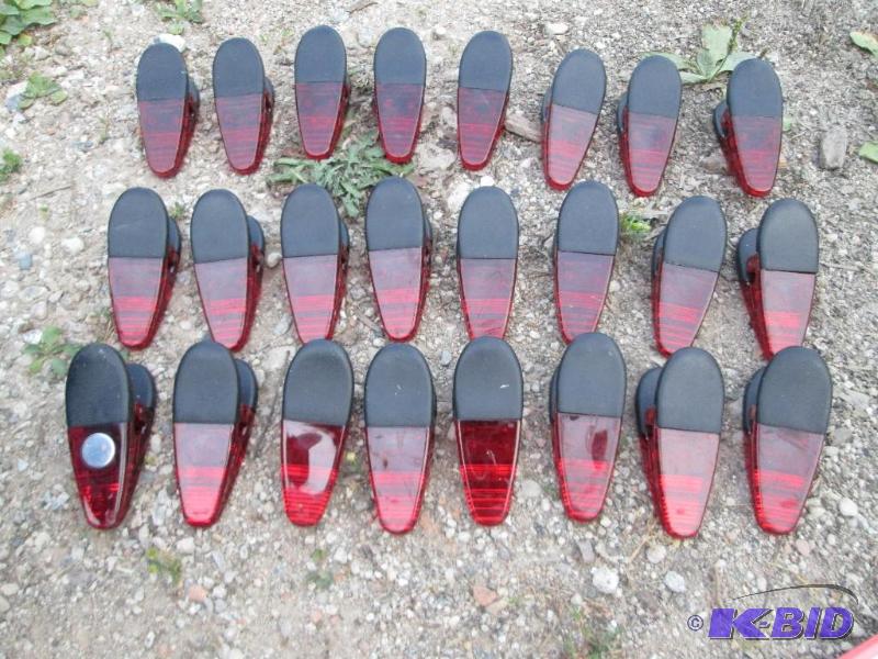 lot of 24 magnetic clips...