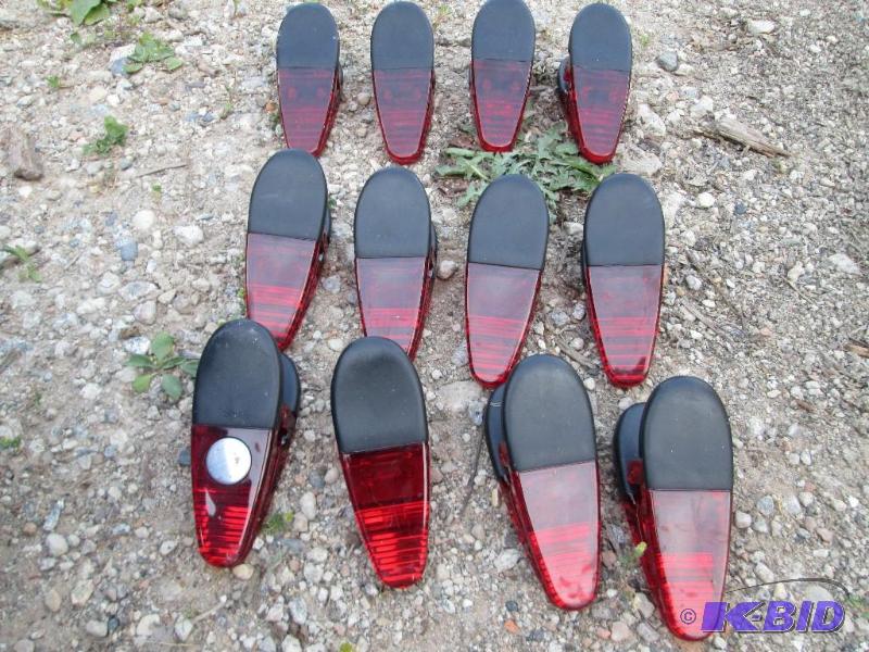 lot of 12 magnetic clips...