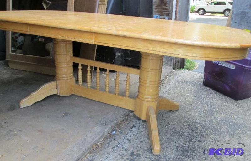 Silid oak dining table, nice solid table, sma...