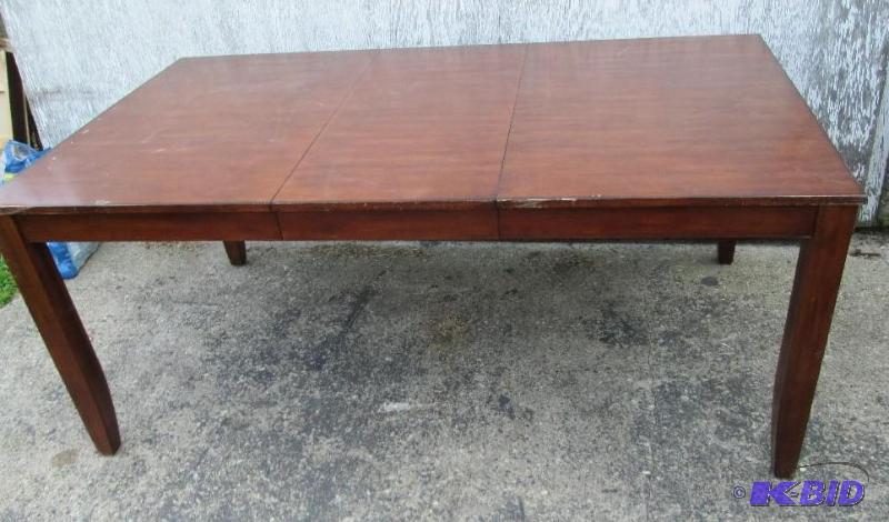 New table with expansion leaf, corners are sc...