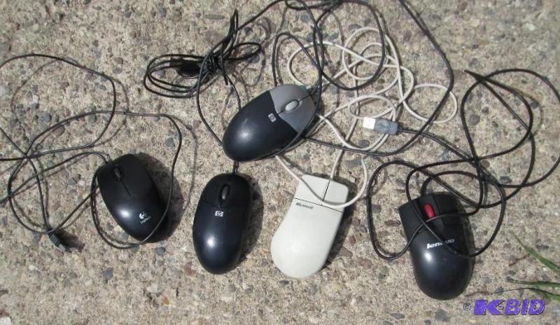 mixed lot of computer mouses- not tested...