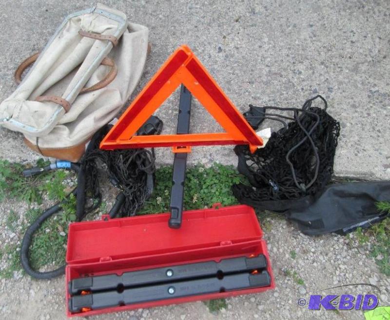 reflective triangles for cars with bag...