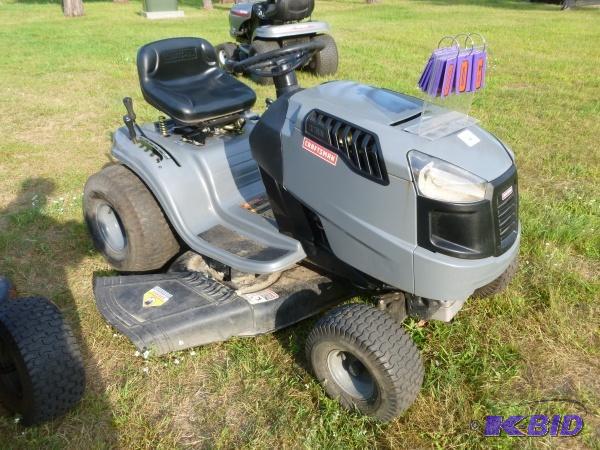 Craftsman lt1500 garden tractor. 15 hp Briggs...