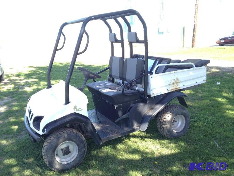 lot 1 image: 2008 YOKO Electric 4 Passenger Utility Cart