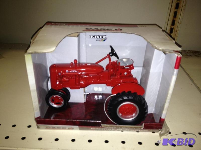 lot 112 image: ERTL&nbspCase IH Farmall Tractor NIB...