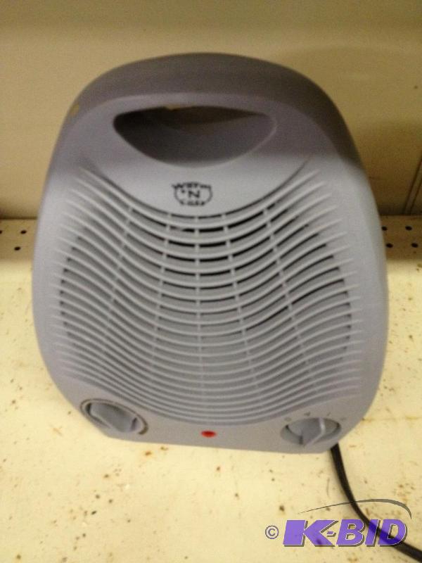 lot 124 image: Small Space Heater  Works as it should ...