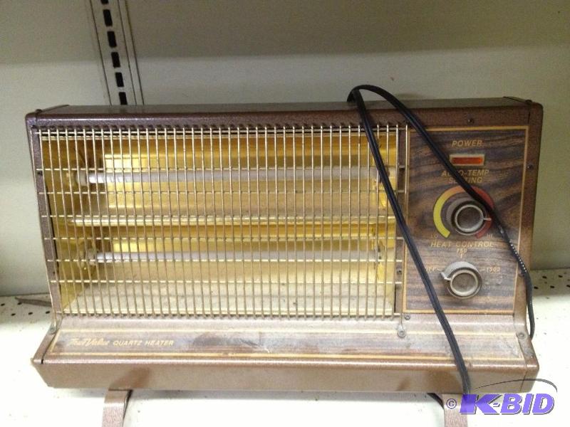 lot 125 image: Small Space Heater  Works as it should...