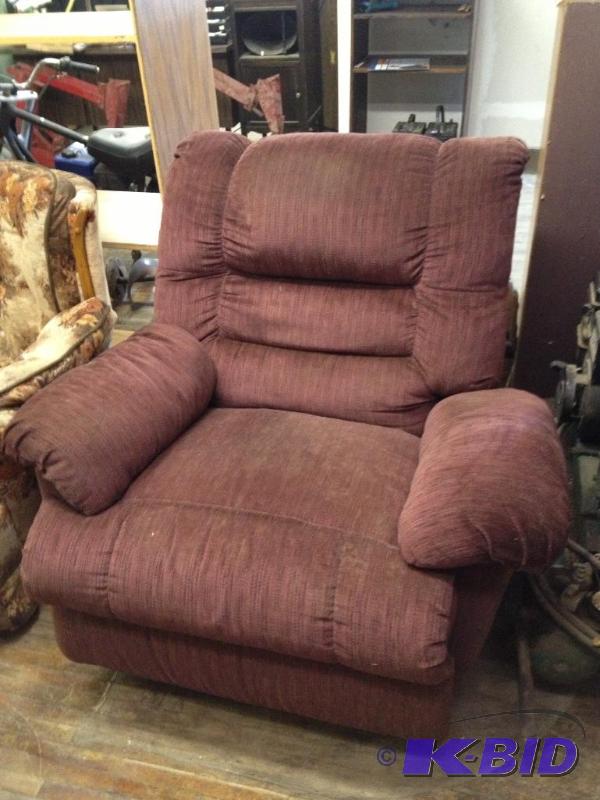 lot 141 image: Pinkish Lazy-Boy Style Recliner ...