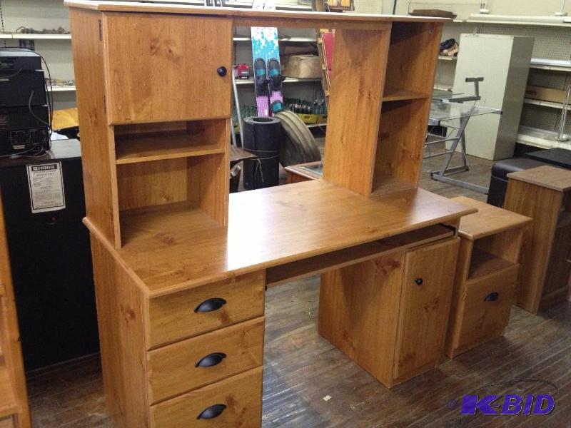 lot 148 image: Computer Desk with Side Cabinet   Good c...