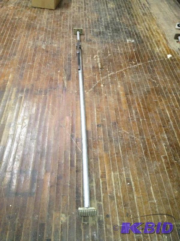 lot 22 image: Cargo Sta Bar    Cargo sta bars off...