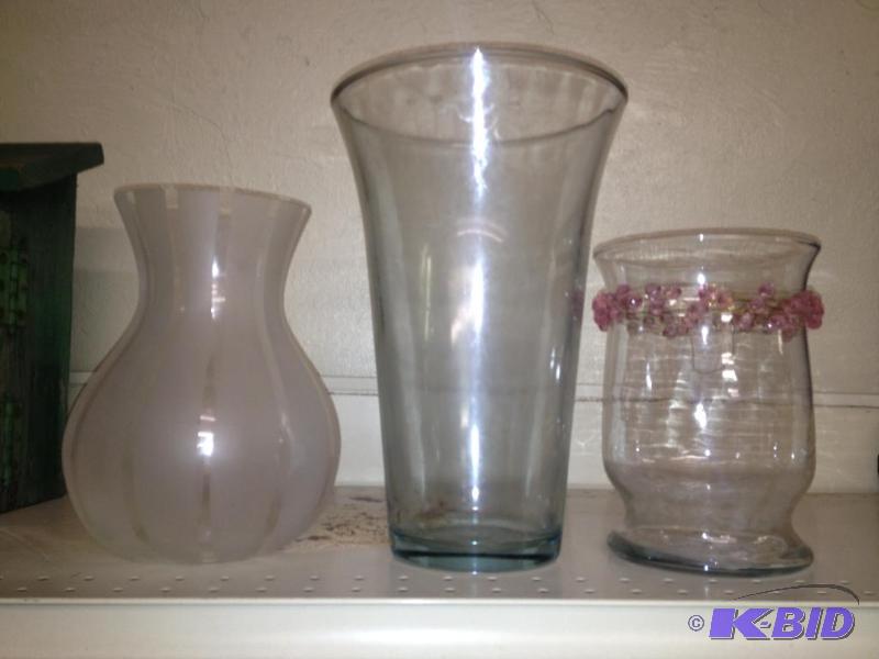 lot 28 image: 3 Glass Vases ...