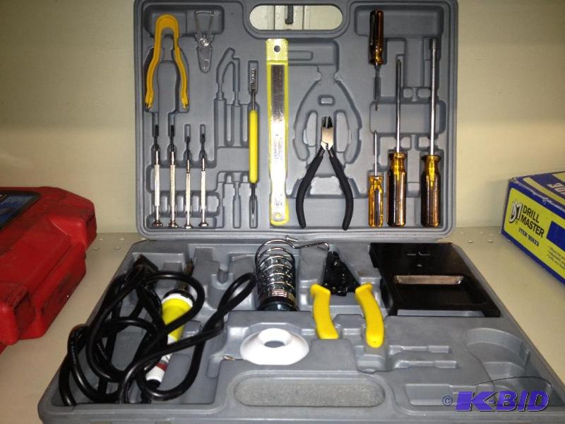 lot 43 image: Soldering Kit  The important pieces are there...