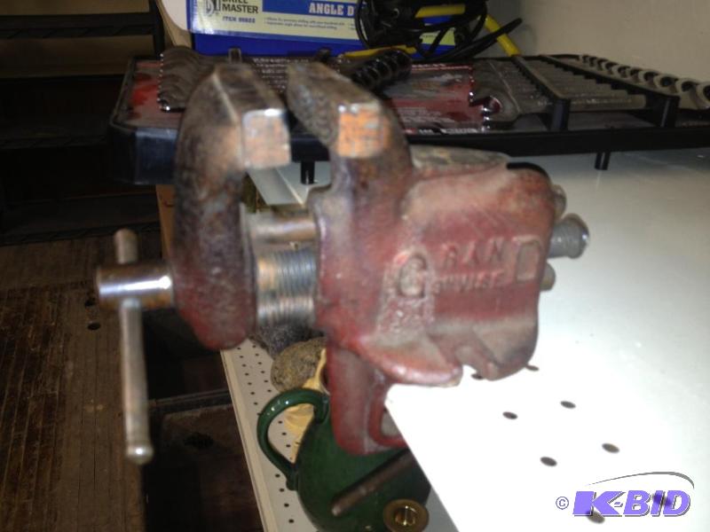 lot 47 image: Bench Vise  Works as it should ...