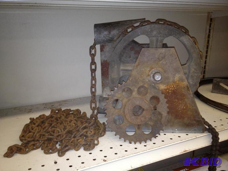 lot 63 image: Overhead Chain Pulley...