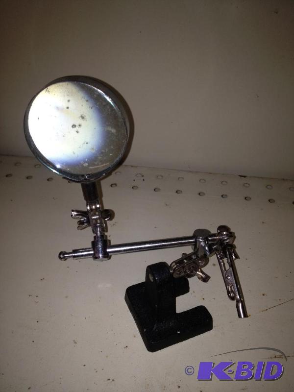 lot 93 image: Magnifying Glass on Stand with Clamps Vintage...