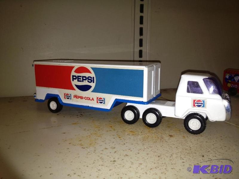 lot 95 image: Vintage Buddy L Pepsi Truck with 2 Crates of ...