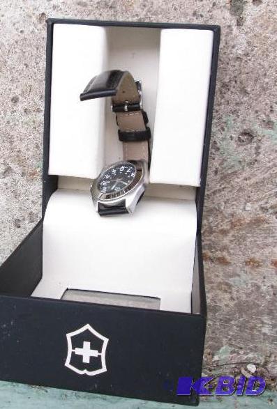 swiss watch, band not connected see picture...