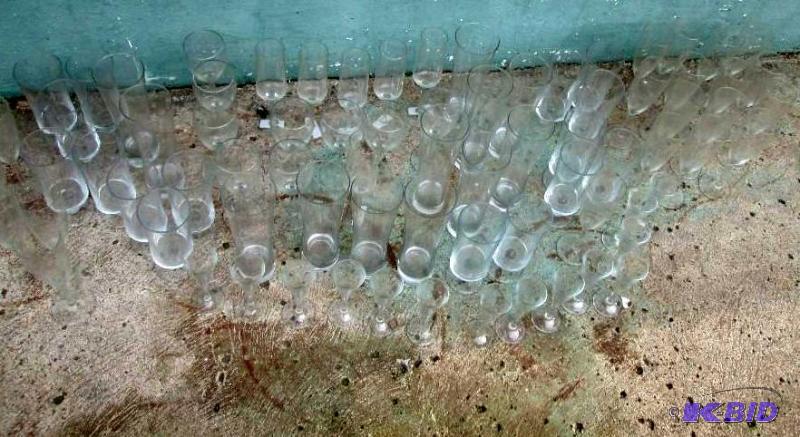 huge lot of champain glasses...