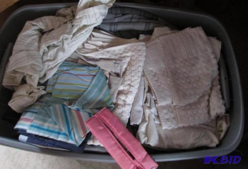huge lot of sheeets, blankets, various sizes...