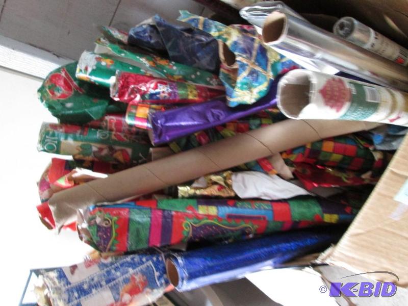 big lot holiday wrapping paper...