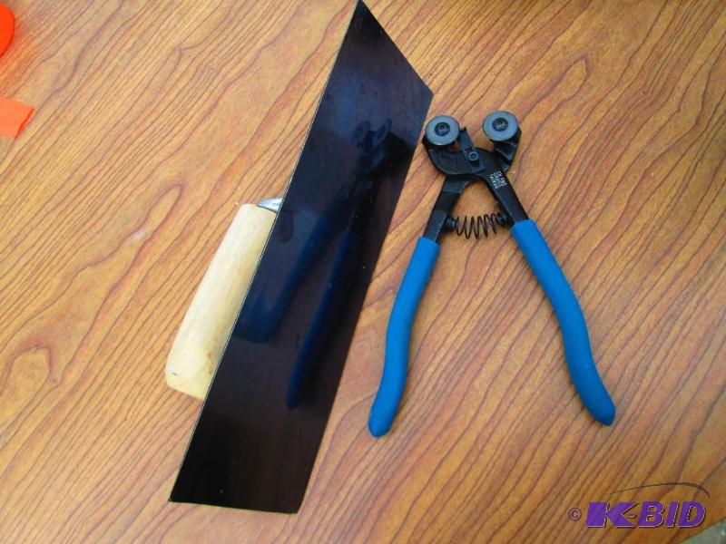 lot 113 image: Cement and tile tools, like new...