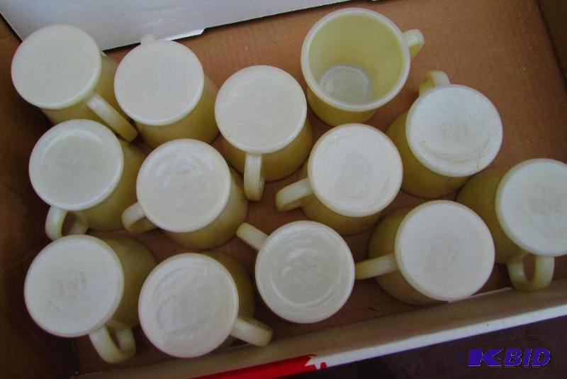 lot 121 image: Lot of 13 Fire King oven ware mugs...