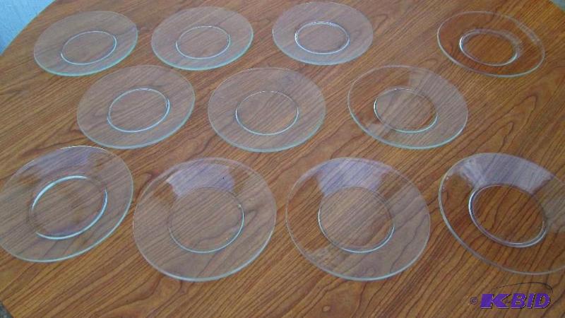 lot 122 image: Set of 11 glass salad plates...