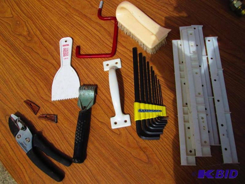 lot 150 image: Assorted tools, cutter scrapers, allen wrench...
