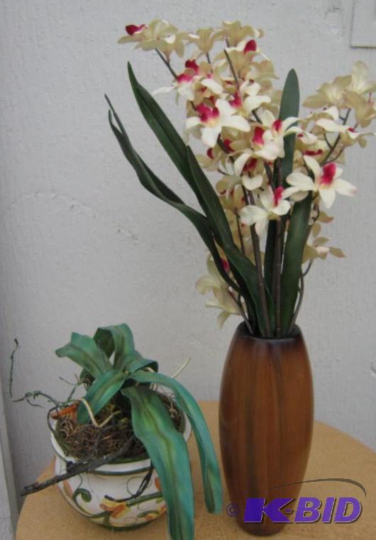 lot 17 image: 2 floral arrangements in vases...
