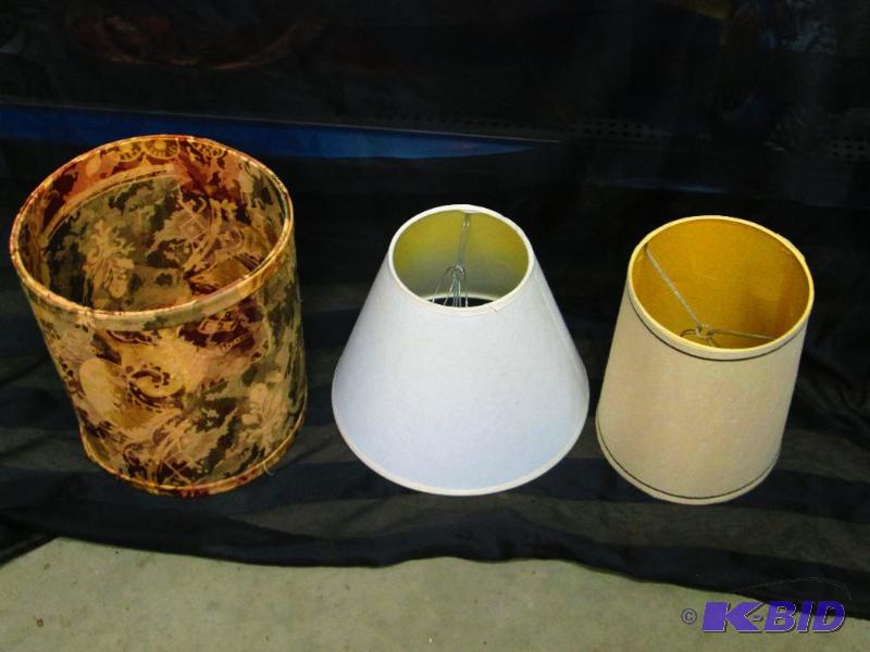 lot 189 image: Lot of smaller lampshades...