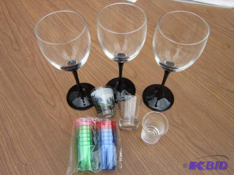 lot 19 image: Lot of wine and shot glasses...