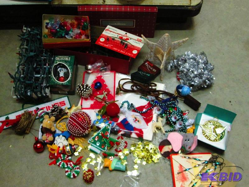 lot 214 image: Lot of assorted Christmas items...