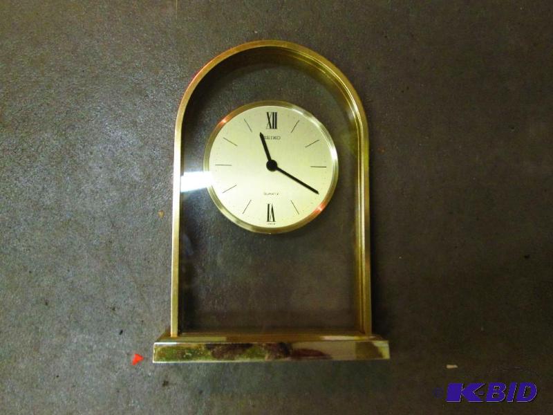 lot 226 image: Seiko clock...