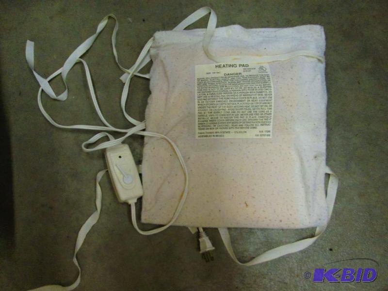 lot 228 image: Heating pad...