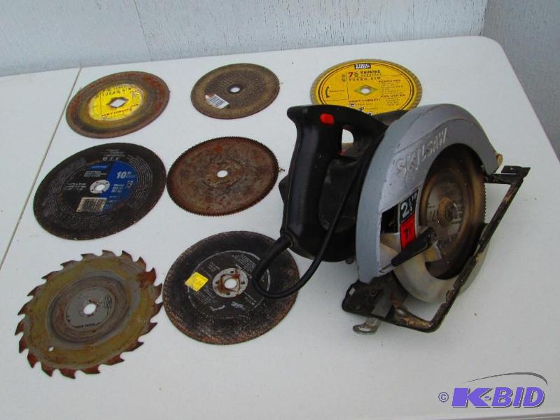 lot 57 image: Variety of saw blades with a Skill Saw...