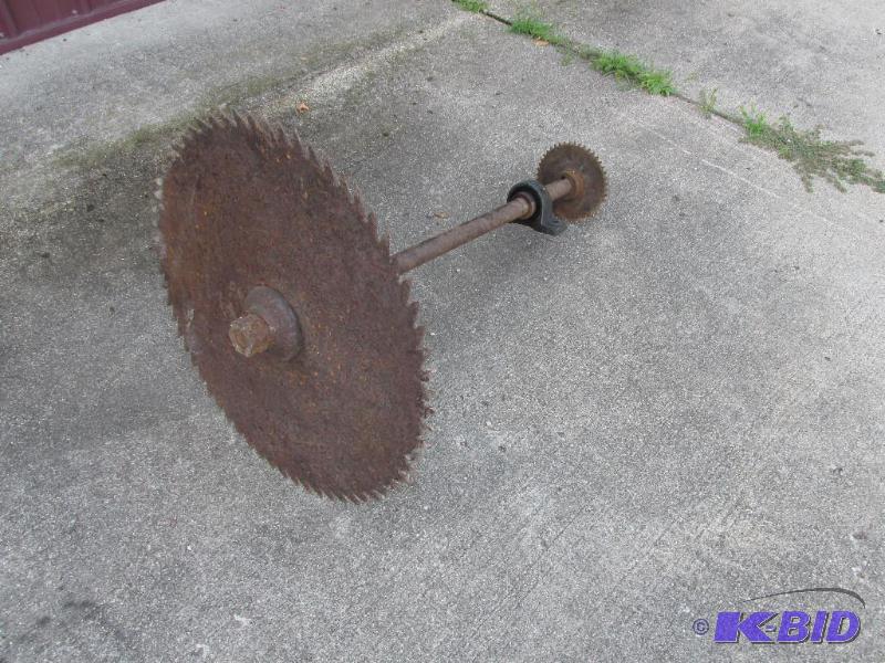 lot 1 image: Buzz Saw with Shaft and Bearings