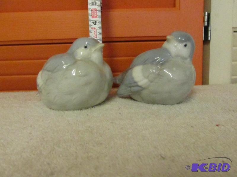 lot 100 image: Pair of Ceramic Birds