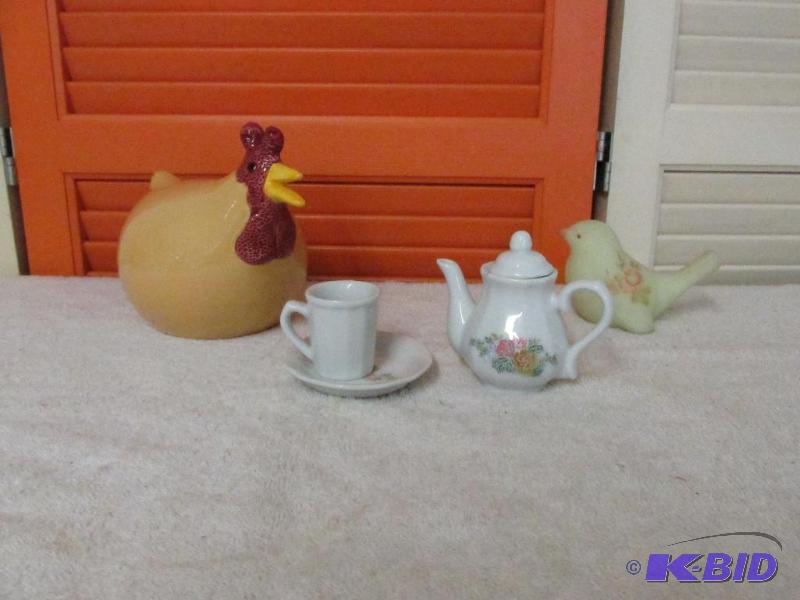 lot 102 image: Ceramic Chicken, Small Tea Set, and a Little Bird.