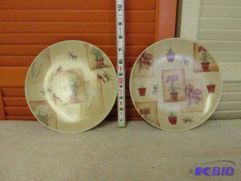 lot 103 image: A Pair of Collector Plates