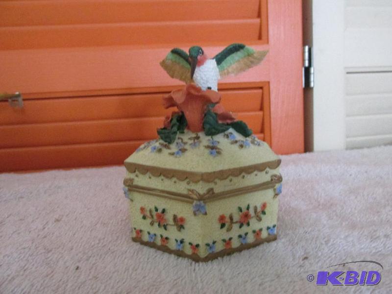 lot 14 image: Humming Bird Ring Box and Music Box
