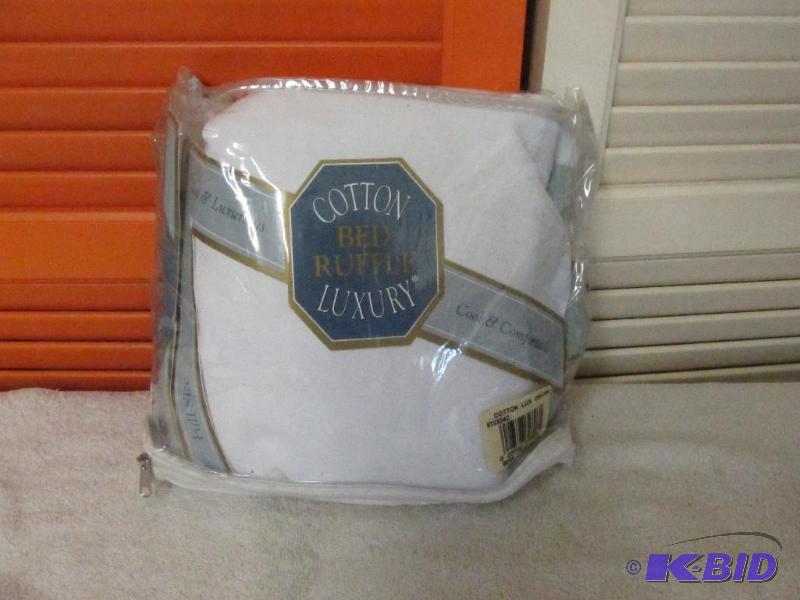 lot 56 image: Full Size Bed Ruffle