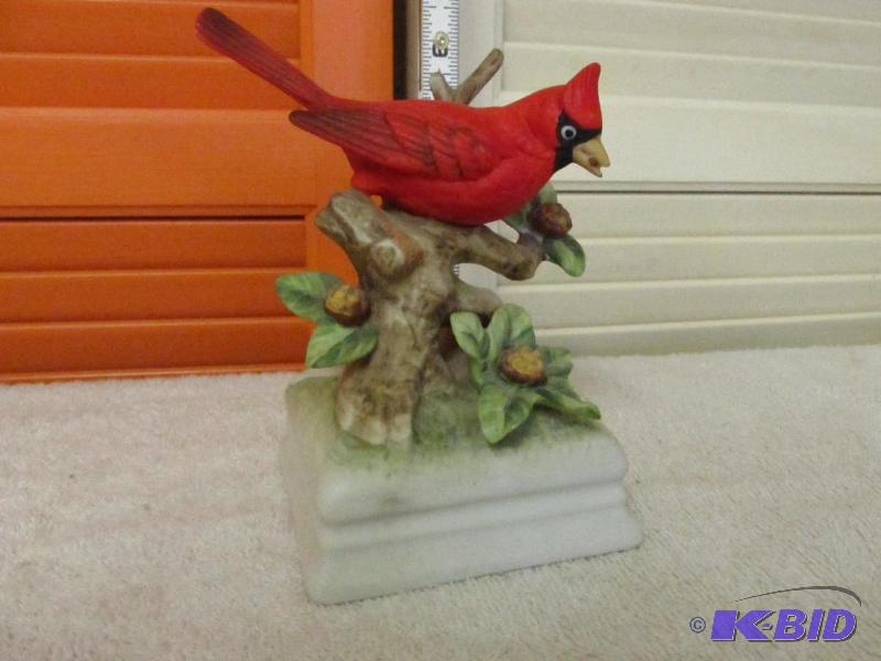 lot 86 image: Cardinal Music Box