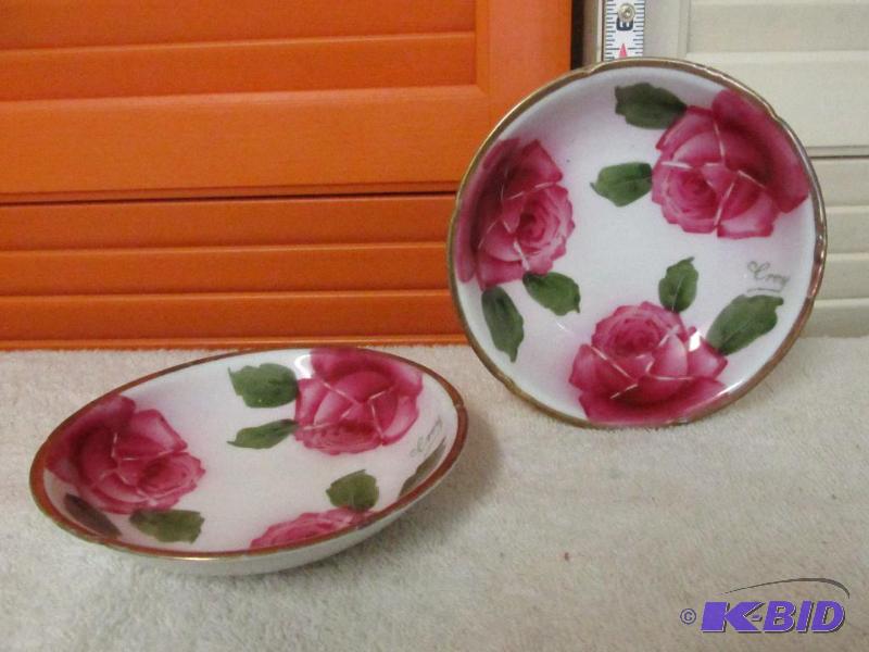 lot 87 image: A Pair of Collector Plates