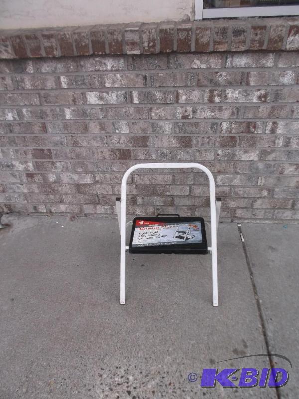 Folding&nbspStep Stool, Used, Needs Cleaning...
