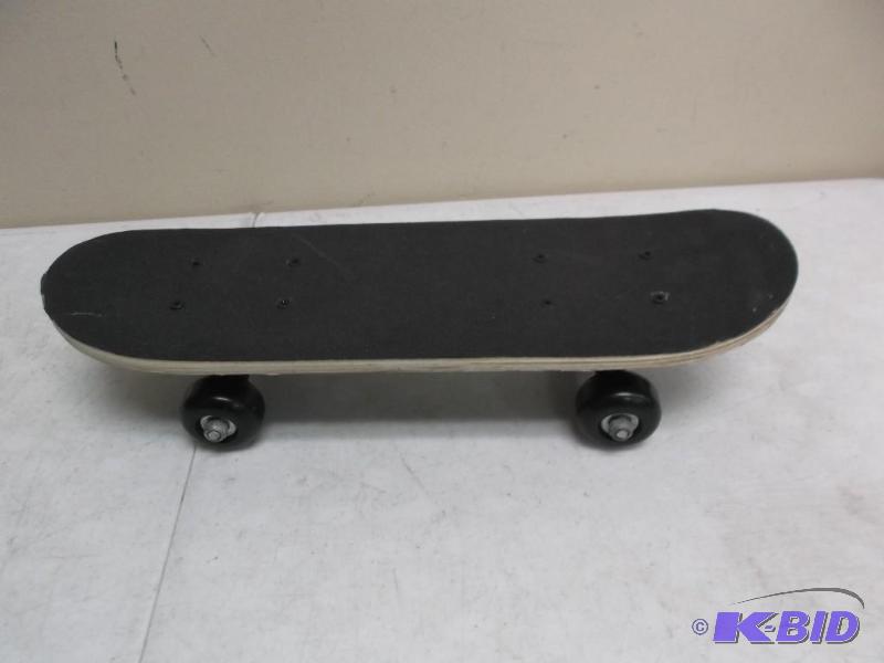 Small Mini Skateboard...
