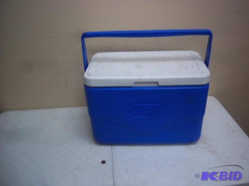 Small Coleman Cooler, Missing Hinges...