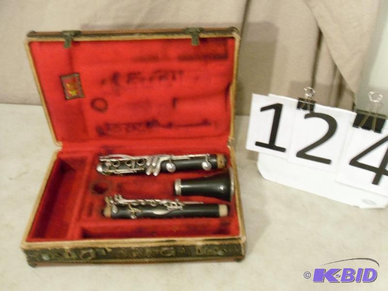 lot 124 image: Clarinet with Case. Clarinet is missing mouth...