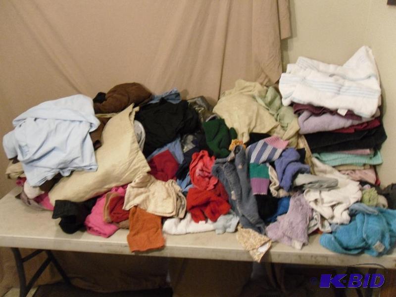 lot 172 image: Large Lot of Assorted Linens. Towels, Washclo...